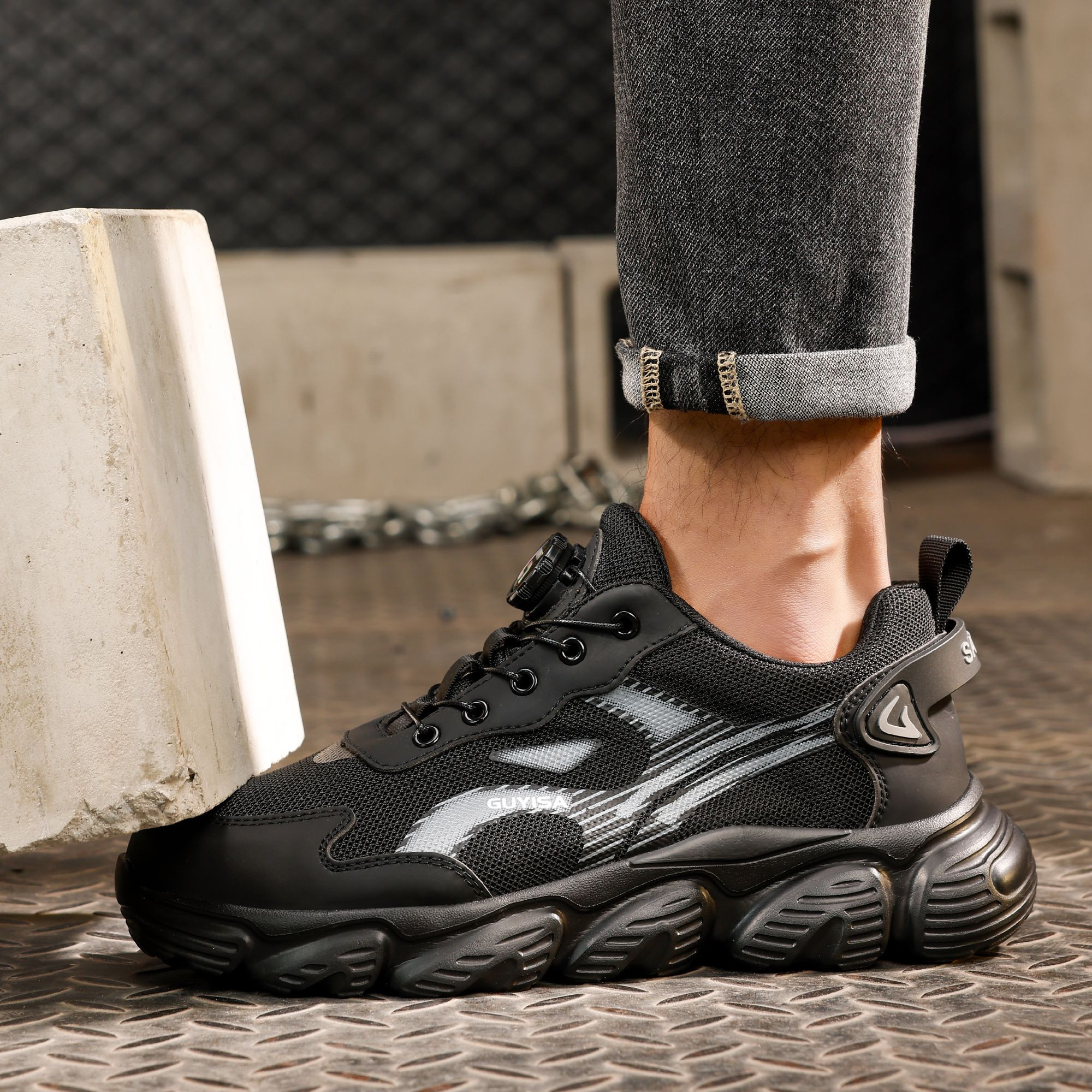 Men Safety Shoes Mesh Upper Breathable Cushioned PU Sole Anti-slip Anti-smashing Black Men Safety Shoes