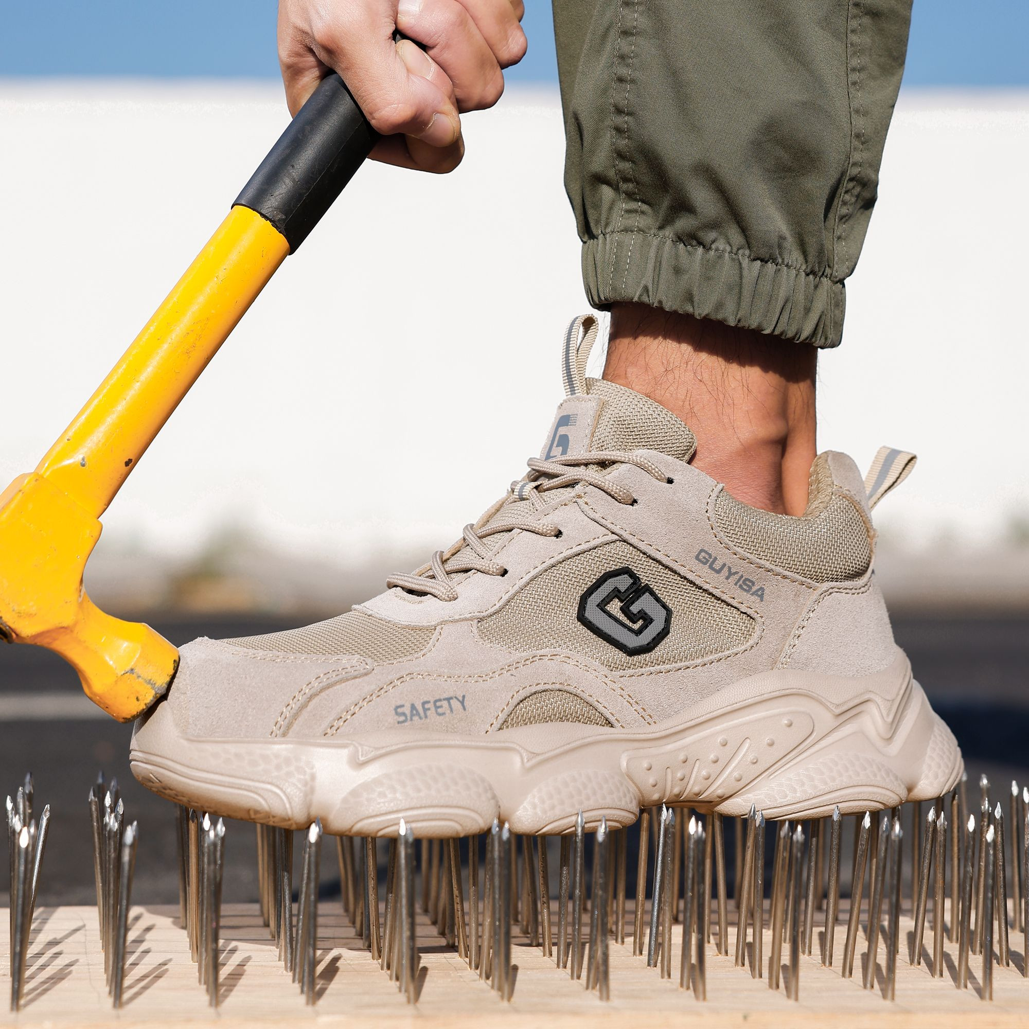 Light Safety Shoes Mesh Upper Anti-smashing Breathable Cushioned Rubber Outsole Anti-slip Light Safety Shoes
